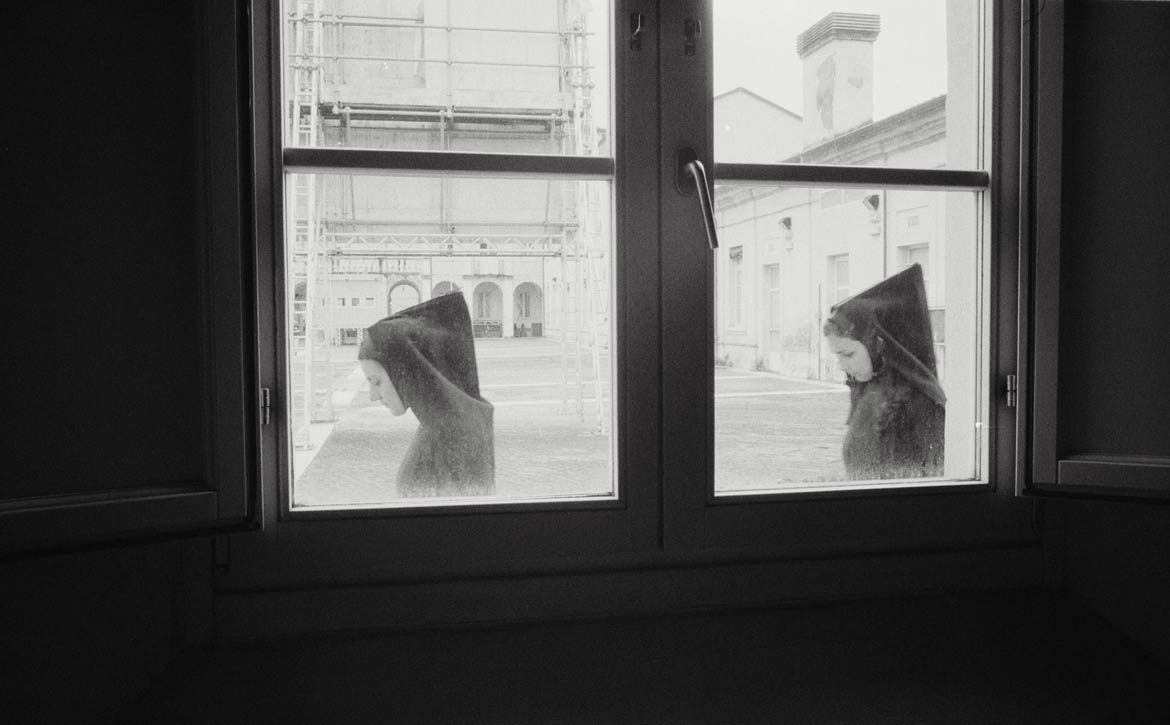 claudia castellucci verso la specie l nicolo gialain